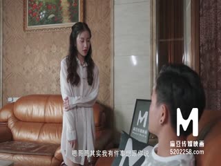 可爱女孩不是亲妹